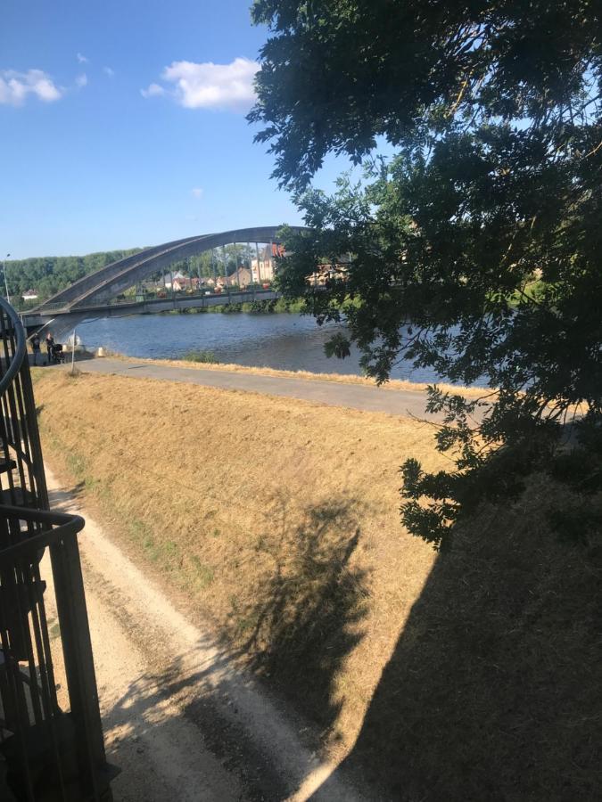 Residence Du Bord De Loire Дусиз Екстериор снимка